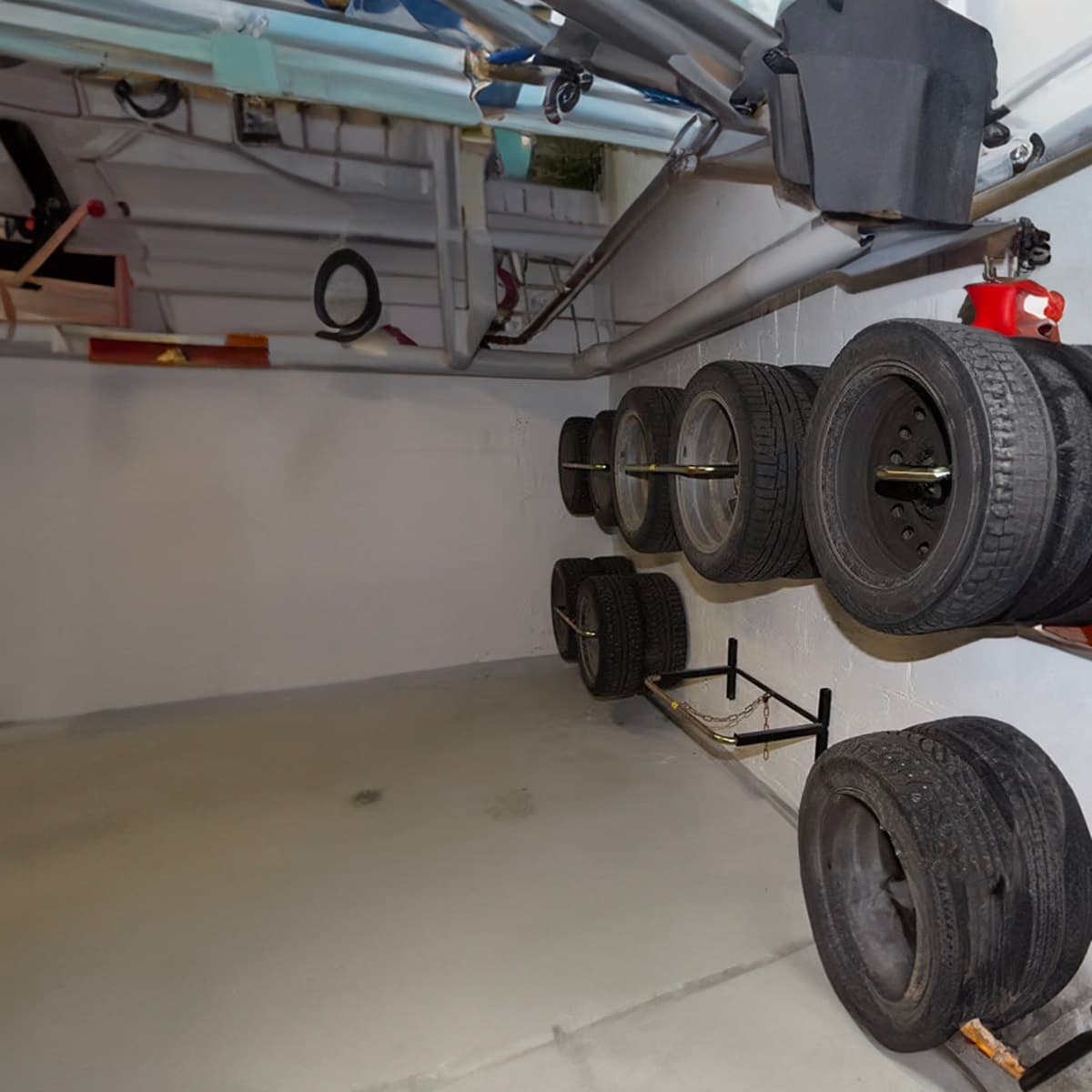 <p data-block-key="zx2cw">Hyvin suunniteltu rengassäilytys tekee myös siivouksesta helpompaa ja vähentää pölyn sekä lian kertymistä. Tämä on suora hyöty huollolle ja taloyhtiön ylläpidolle.</p>