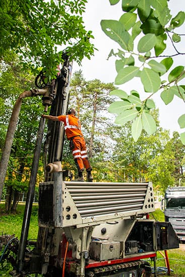 <p data-block-key="a8ac2">Maalämmön poraus käynnissä. Kuva Henna Mitrunen</p>