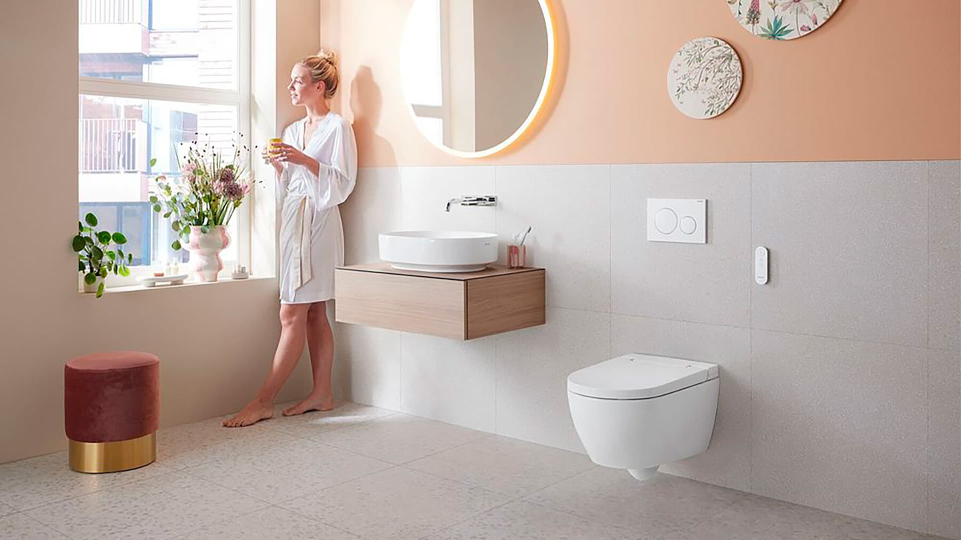 <p data-block-key="cm1t3">Geberit AquaClean Alba seinä-wc.</p>