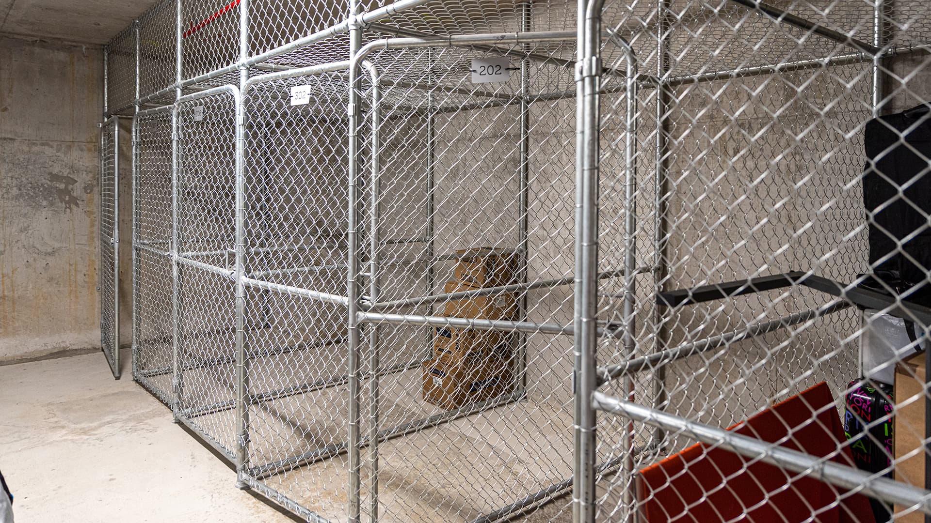 Viikon kysymys: Voiko taloyhtiö ottaa häkkivaraston pois asukkaalta?