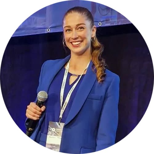 Henriikka Riihitupa juontaa Taloyhtiöpäivän