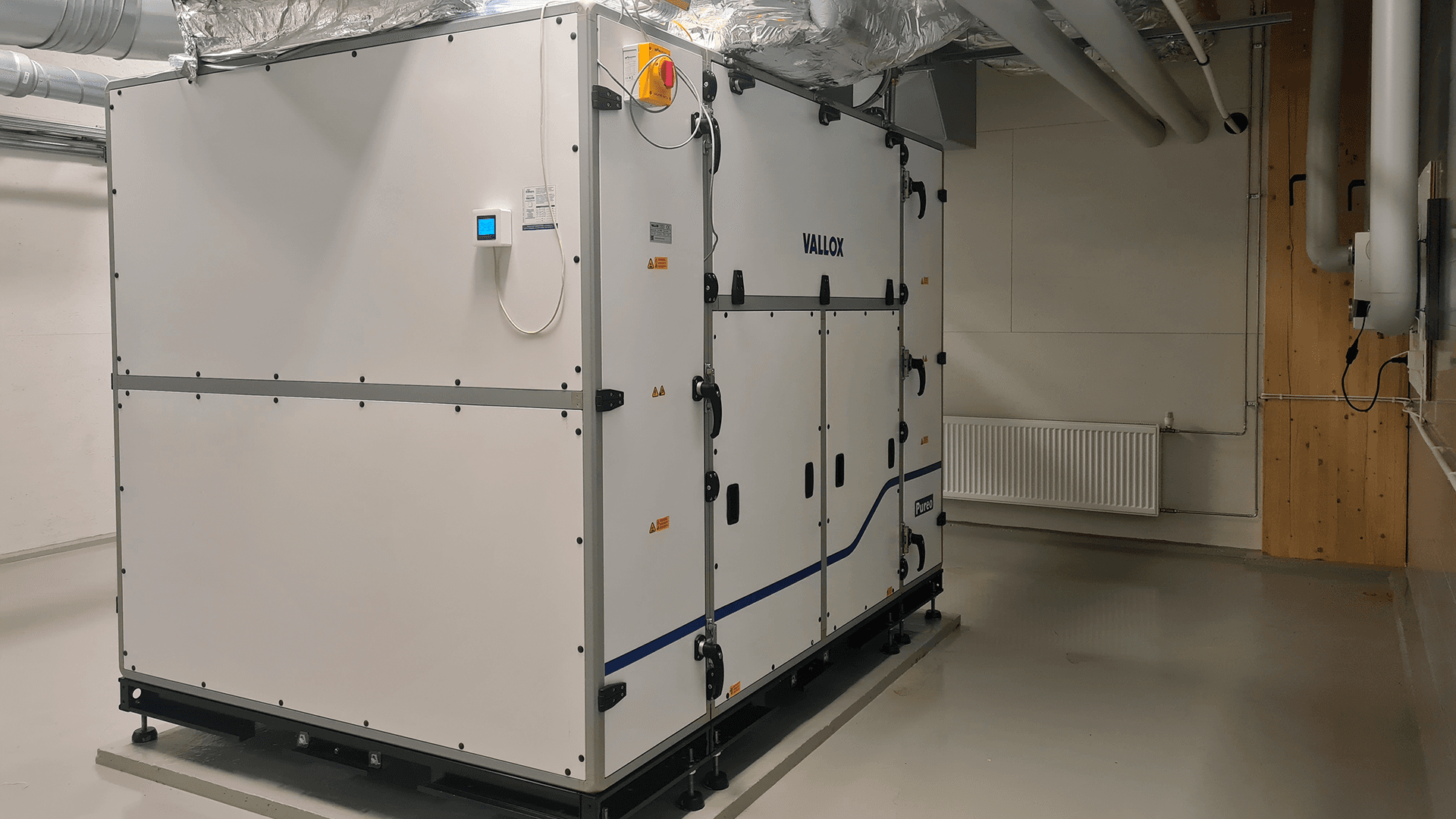 Huoneistokohtainen ja keskitetty ilmanvaihto vertailussa – mitä eroja ammattilaisen on tunnettava?