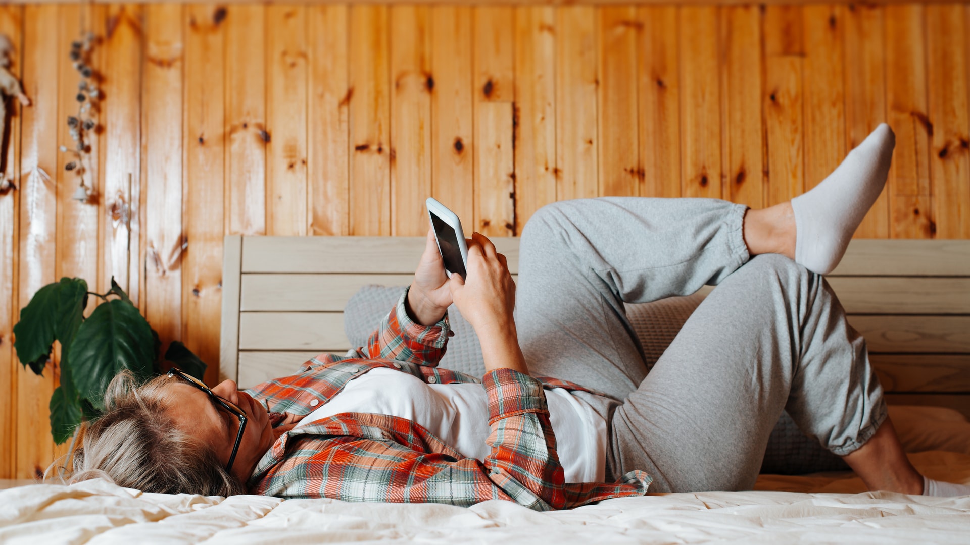 ng-resting-on-bed-in-bedroom-side-view-of-lying-2024-01-19-23-14-43-utc