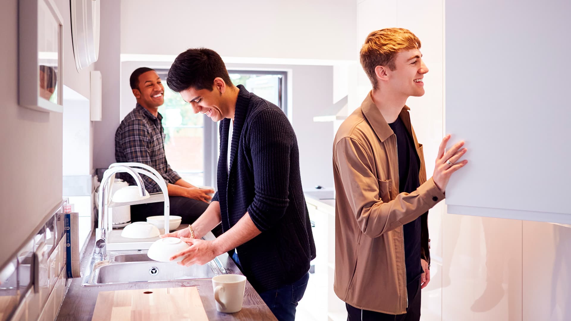 <p data-block-key="ccxp3">Opiskelija-asuntoja voi hakea sekä opiskelija-asuntoyhteisöiltä että yksityisiltä vuokranantajilta. Molemmissa kannattaa olla ajoissa liikkeellä. (Kuva Adobe Stock)</p>