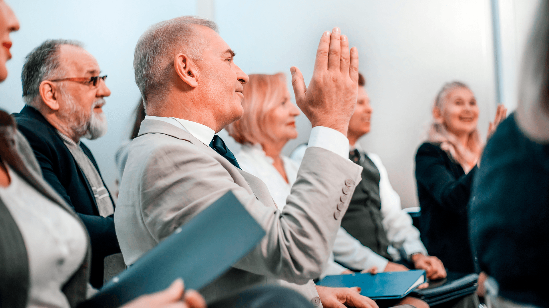 <p data-block-key="zssqi">Hallitus ei tee kaikkea itse, vaan varmistaa, että oikeat selvitykset ja asiantuntijat ovat mukana ajoissa. (Kuva Adobe Stock)</p>