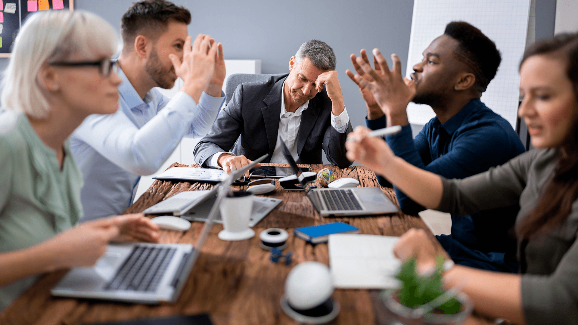 <p data-block-key="47feq">Kun vastuu ei ole heti selvä, yhtiöjärjestys ja vastuunjakotaulukko kannattaa tarkistaa ennen tilaamista. (Kuva Adobe Stock)</p>