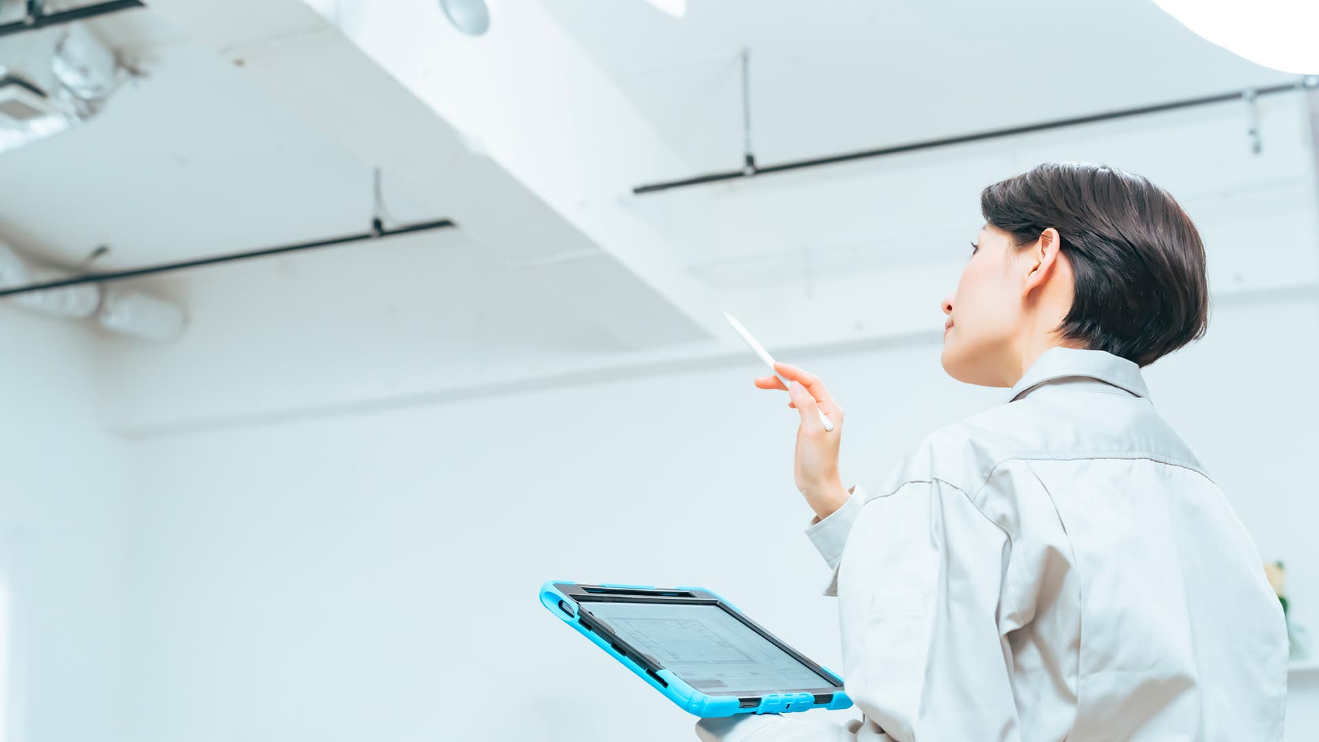 <p data-block-key="7zy2t">Taloyhtiön huoltokirja helpottaa kiinteistön tarkastuksia. (Kuva Adobe Stock)</p>