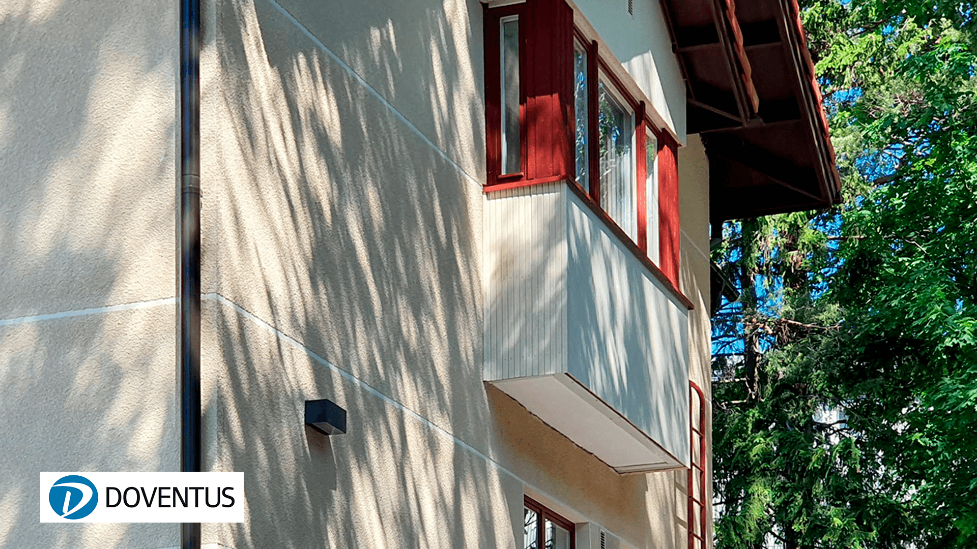 <p data-block-key="xam42">Suojeltuun rakennukseen toteutettiin laaja peruskorjaus mukaan lukien julkisivujen ja vesikaton saneeraus. Detaljit toteutettiin 1930-luvun rakentamistavan perinteitä kunnioittaen. Doventus Oy laati kaikki kohteen suunnitelmat ja johti työmaan alusta loppuun.</p>