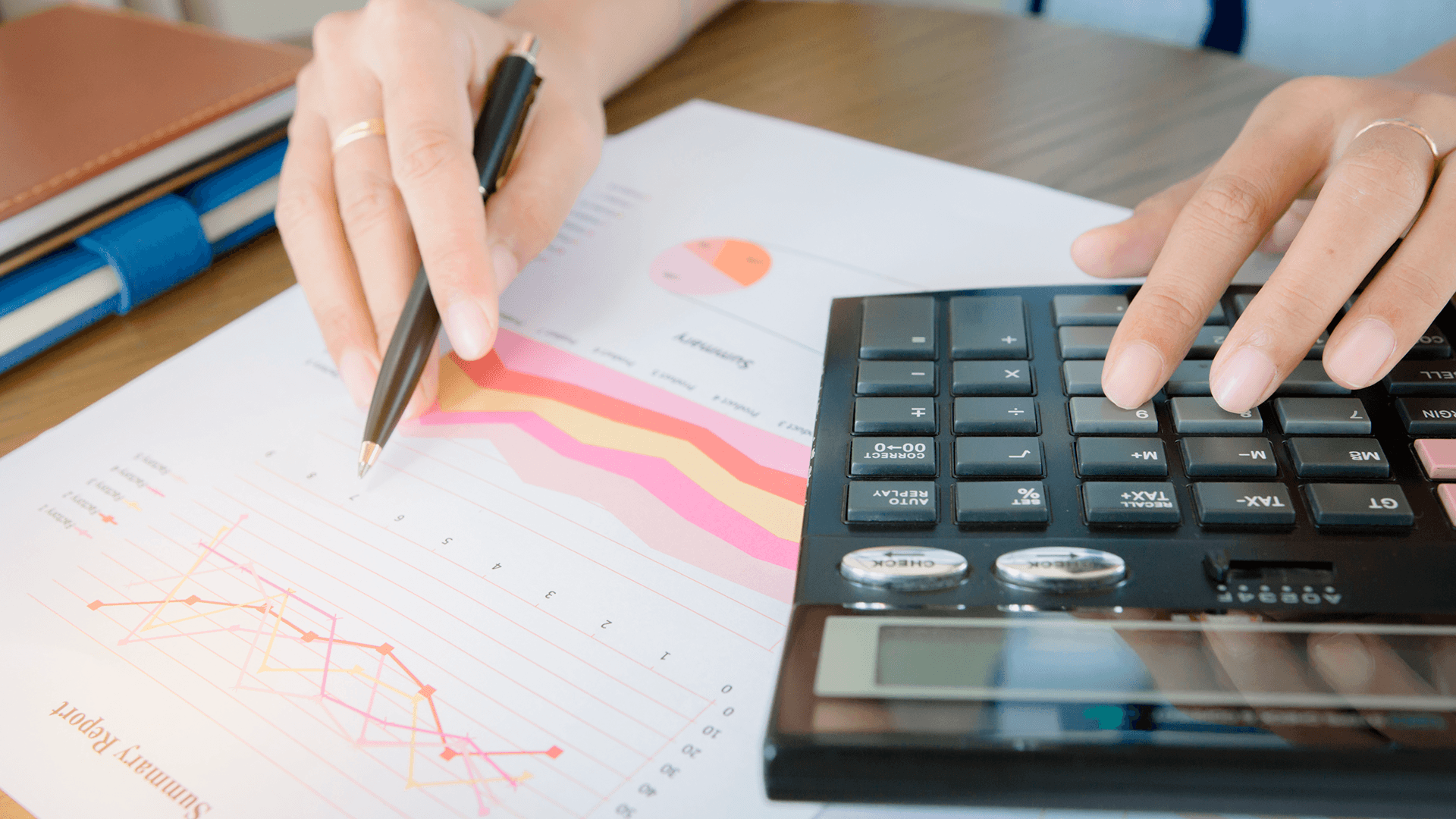 <p data-block-key="pgai6">Tilinpäätös ja PTS kertovat osakkaalle eri asioita. Toinen avaa taloyhtiön talouden nykytilaa, toinen näyttää tulevia korjaustarpeita. (Kuva Adobe Stock)</p>