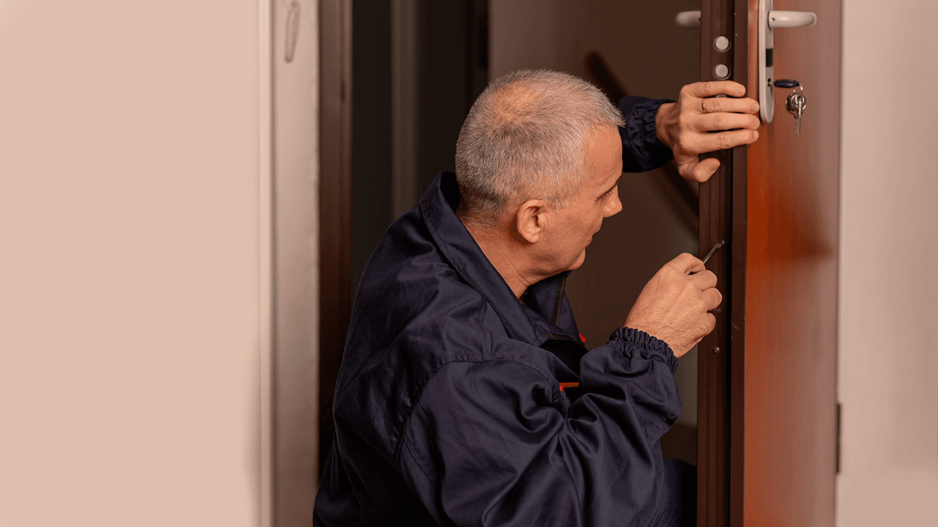 <p data-block-key="47feq">Ovien ja lukituksen kohdalla vastuu jakautuu osiin, ja osakkaan lisäykset kannattaa ilmoittaa etukäteen. (Kuva Adobe Stock)</p>