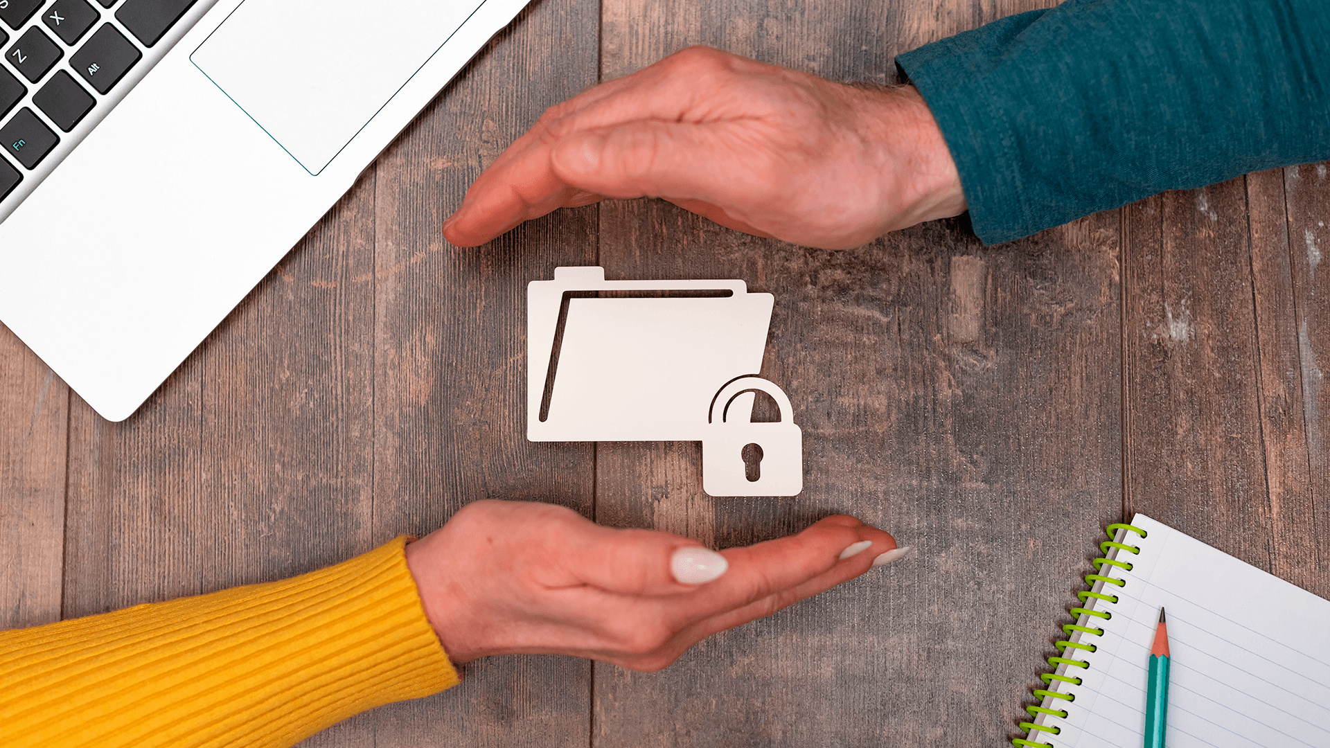 <p data-block-key="c17dy">Taloyhtiön hallitus vastaa viime kädessä siitä, että asukkaiden tiedot käsitellään turvallisesti ja lainmukaisesti. (Kuva Adobe Stock)</p>