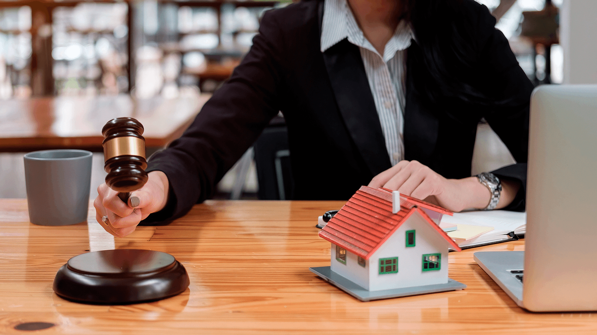 <p data-block-key="cpj5h">Yhtiökokouksessa ratkaistaan myös vastuuvapaus. Mitä tarkemmin asiat on esitelty ja kirjattu, sitä selkeämpi on päätösten jälki. (Kuva Adobe Stock)</p>