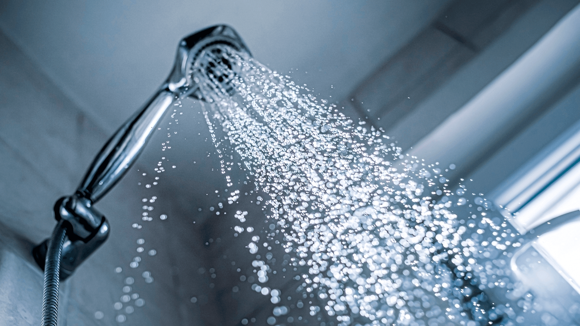 <p data-block-key="o9bzv">Taloyhtiön vesilasku muodostuu yleensä vesilaitoksen veden hinnasta, jätevedestä sekä lämpimän veden lämmitykseen käytetystä energiasta. (Kuva Adobe Stock)</p>